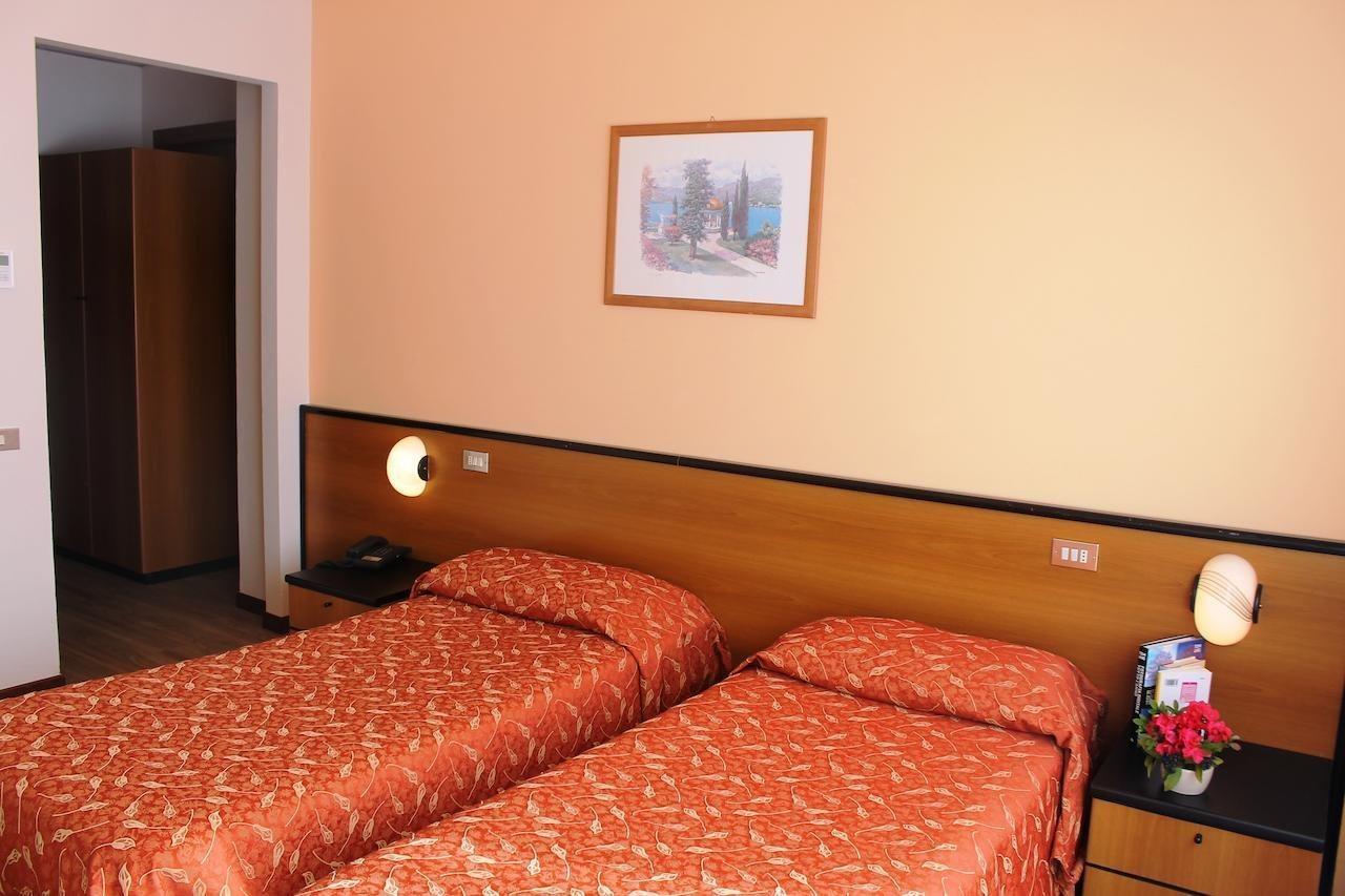 Hotel Aries Lesa Exterior foto