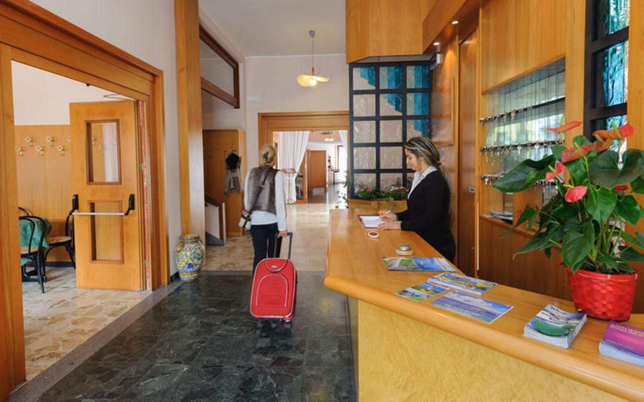 Hotel Aries Lesa Exterior foto