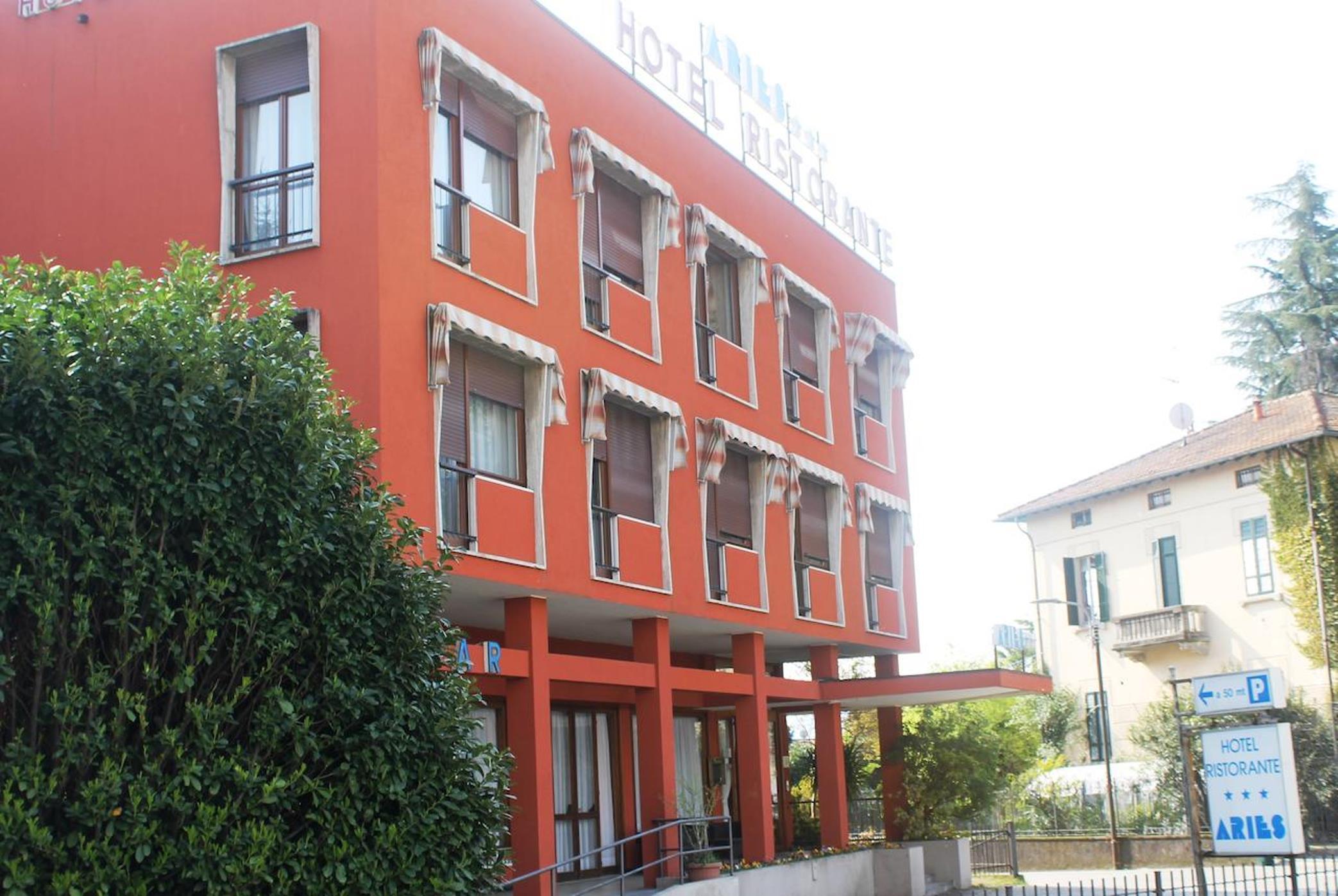 Hotel Aries Lesa Exterior foto