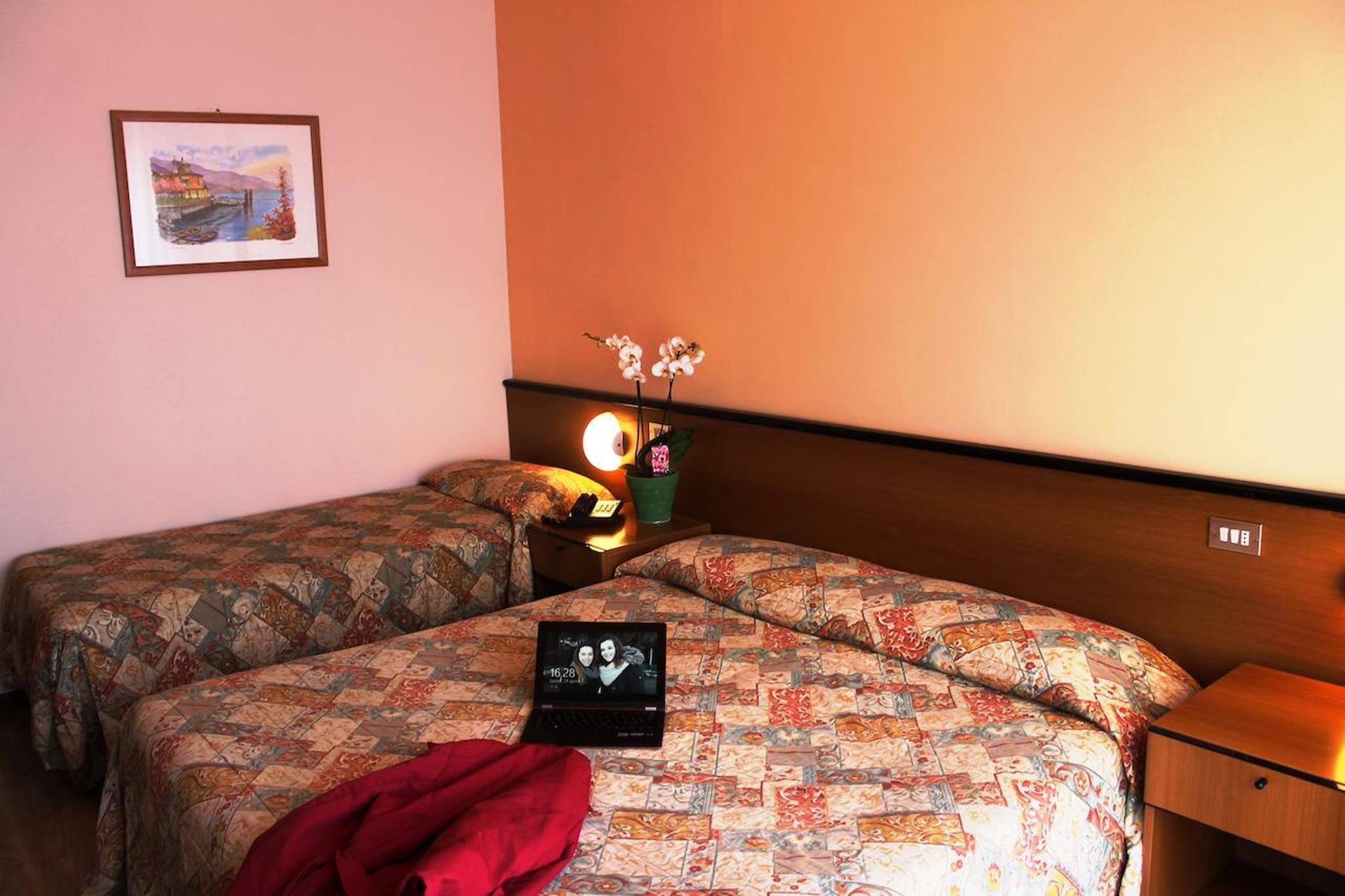 Hotel Aries Lesa Exterior foto