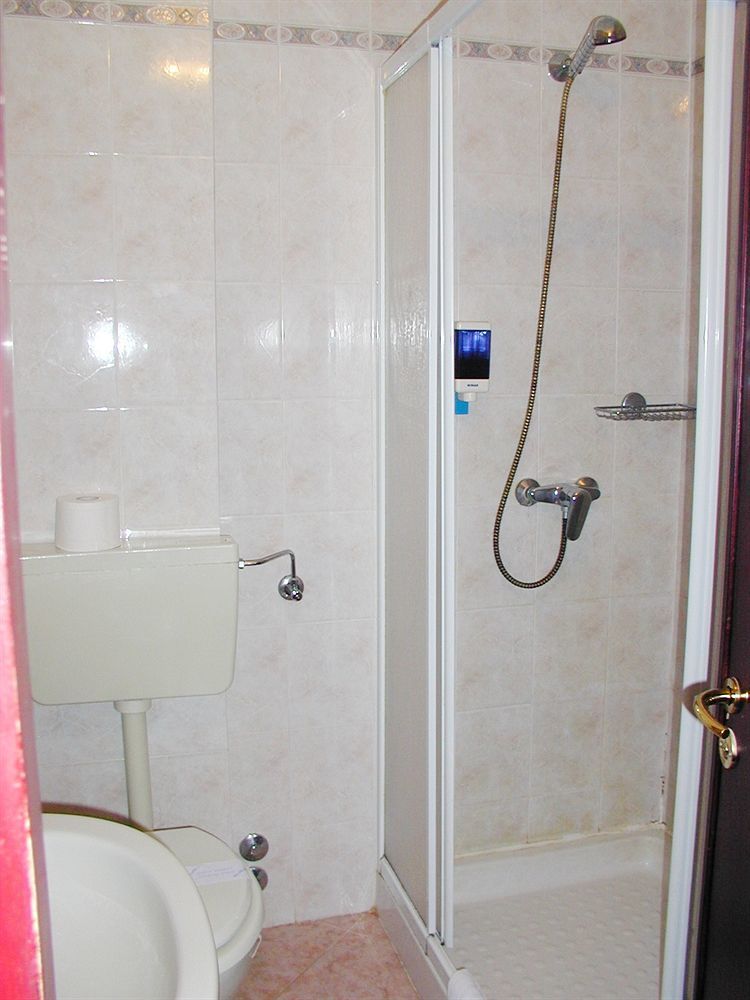 Hotel Aries Lesa Exterior foto