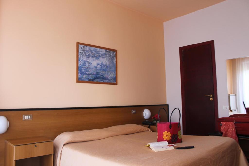 Hotel Aries Lesa Habitación foto
