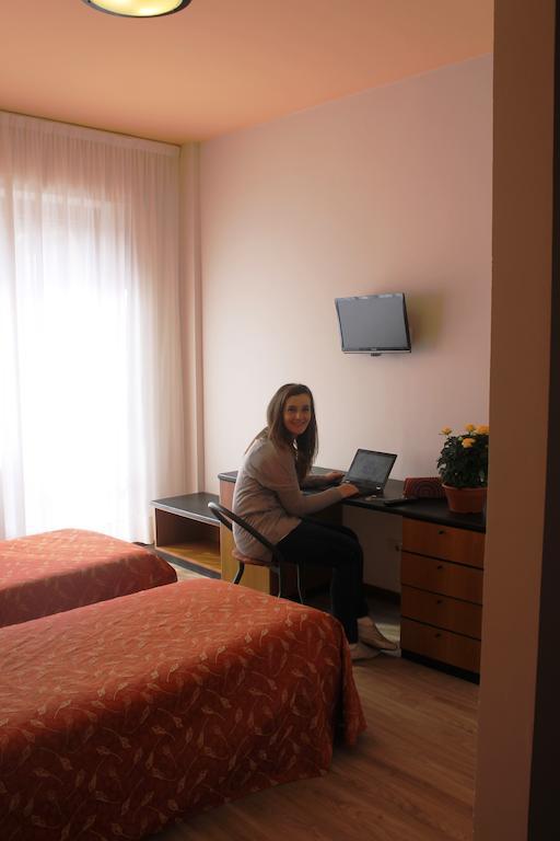 Hotel Aries Lesa Exterior foto